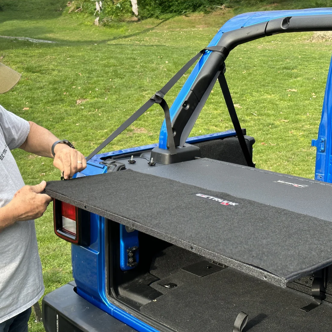 2007–2010 Jeep JKU/JK Wrangler 4DR/2DR Tailgate Table Carpet Insert - Image 9