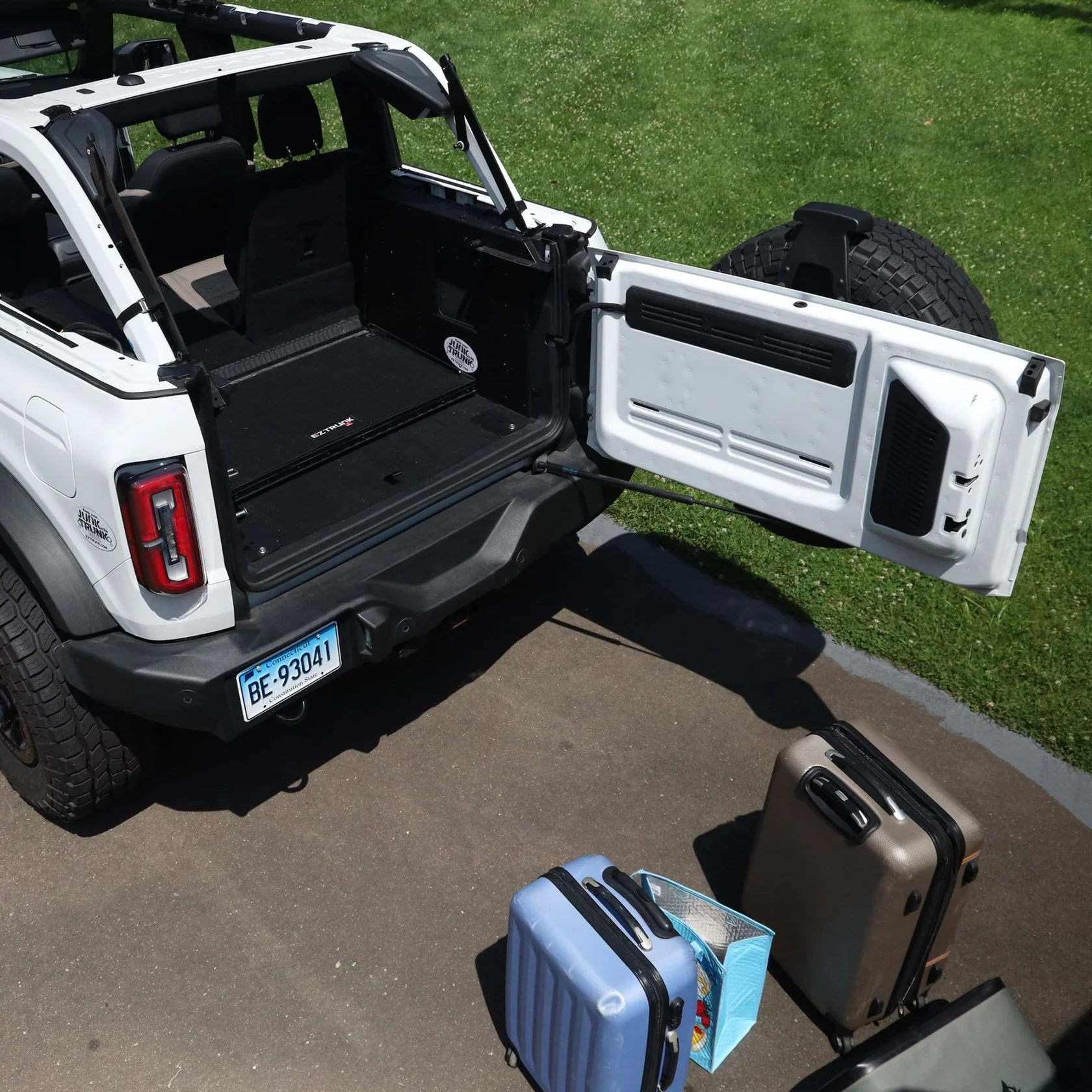 2021 & Up Bronco 4DR Extreme EZTRUNK Full-Size Folding Security Trunk - Image 2